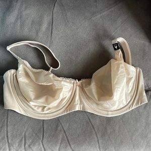 Victorias Secret 40DD never worn new with tags, body by Victoria unlined Demi